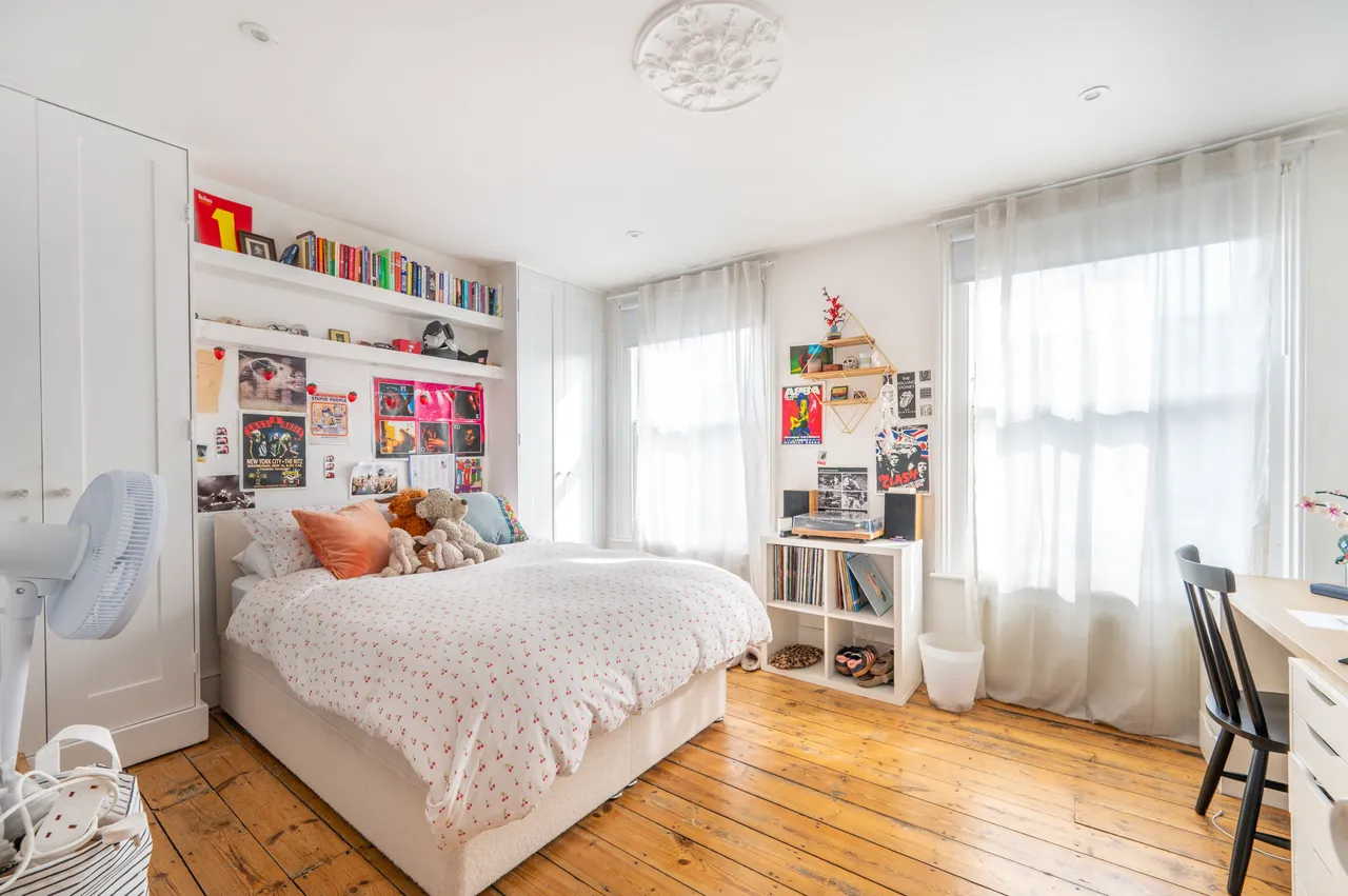 33 Greyhound Road, London, photo 12