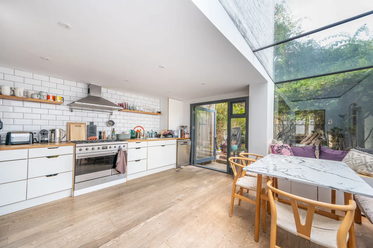 33 Greyhound Road, London, photo 2