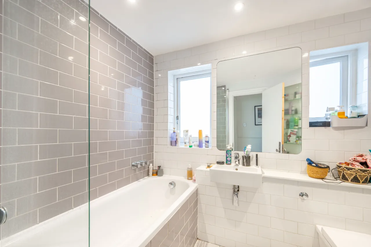 33 Greyhound Road, London, photo 6