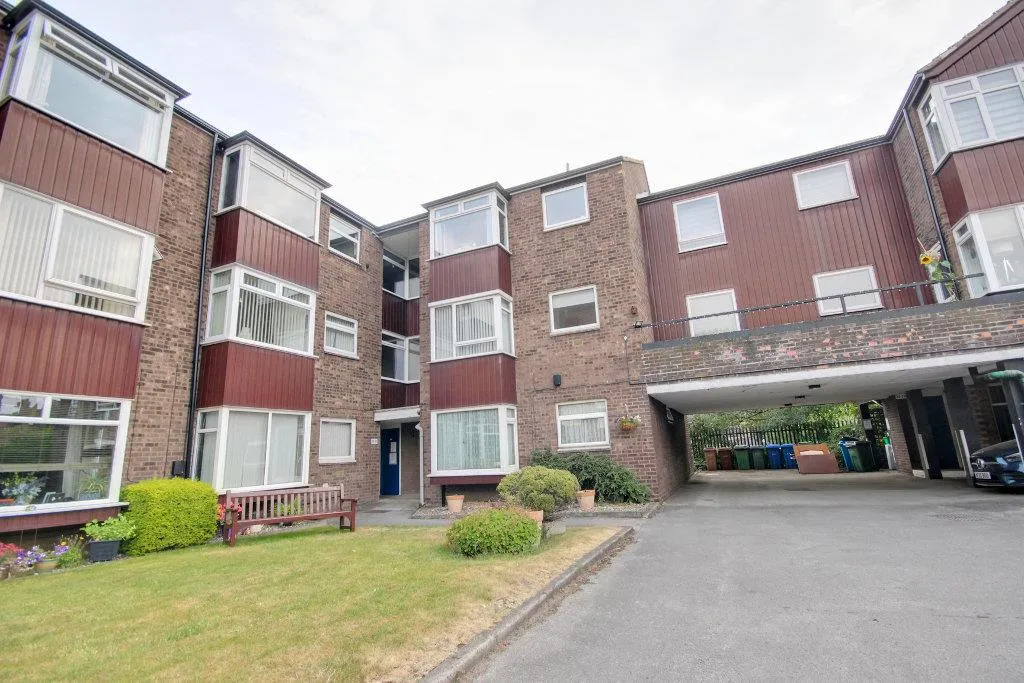 2 bed flat for sale — Minster Court, Beverley