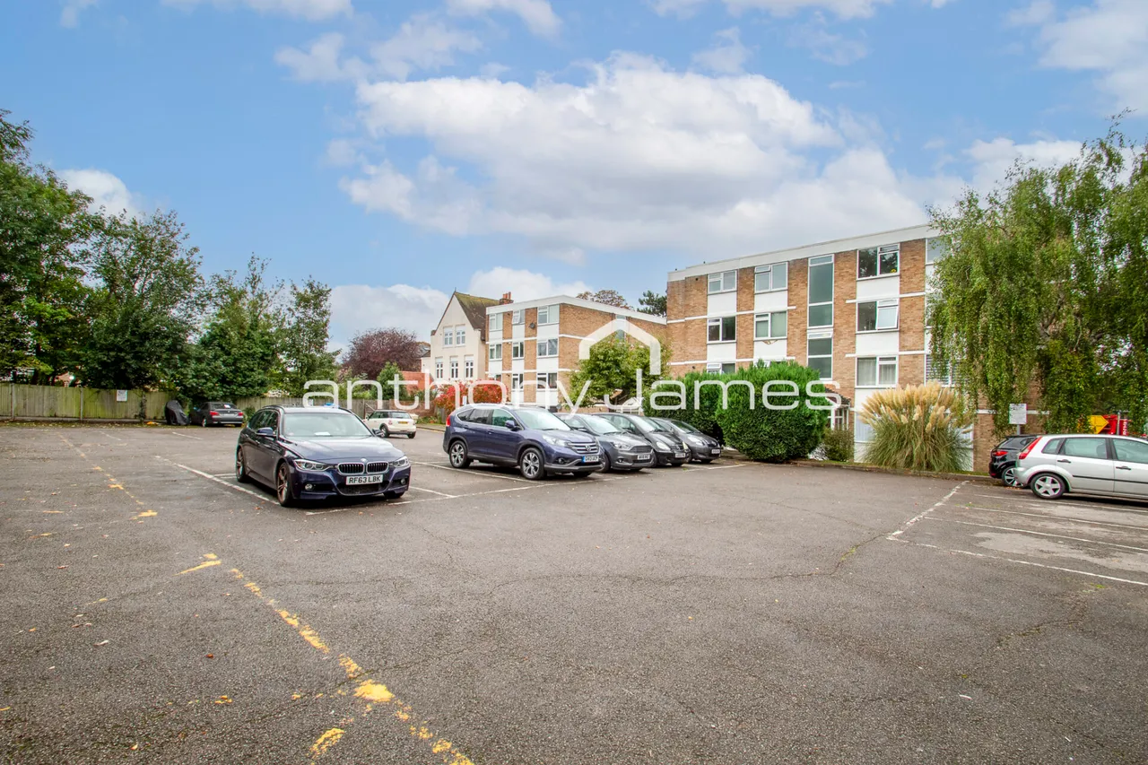 West Park, Pickwick Court, SE9, photo 5