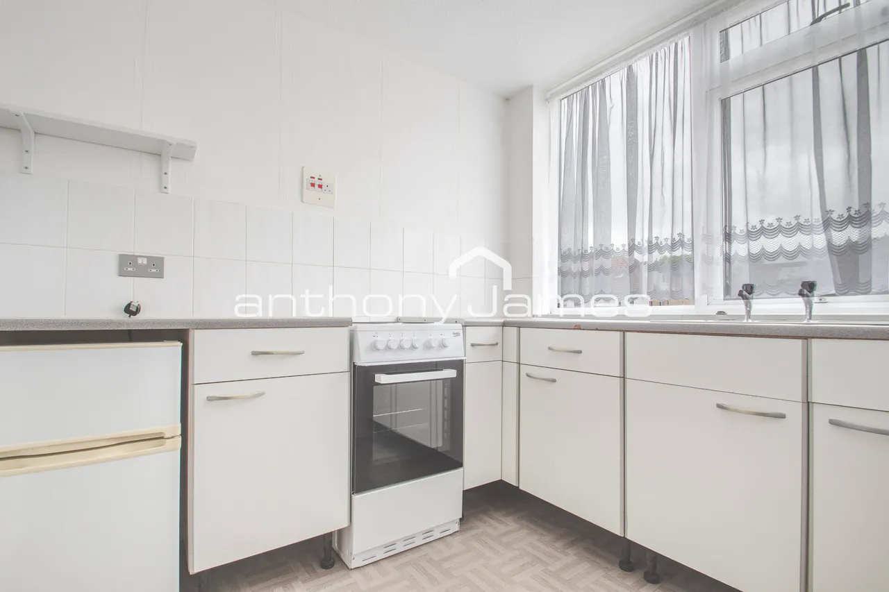 West Park, Pickwick Court, SE9, photo 3