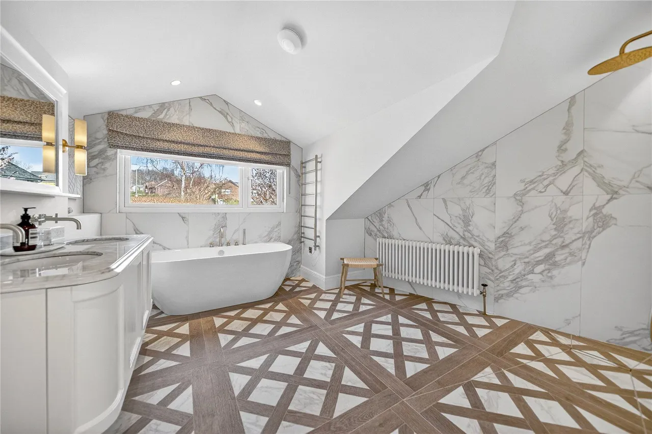 Dunstarn Lane, Leeds, LS16, photo 13