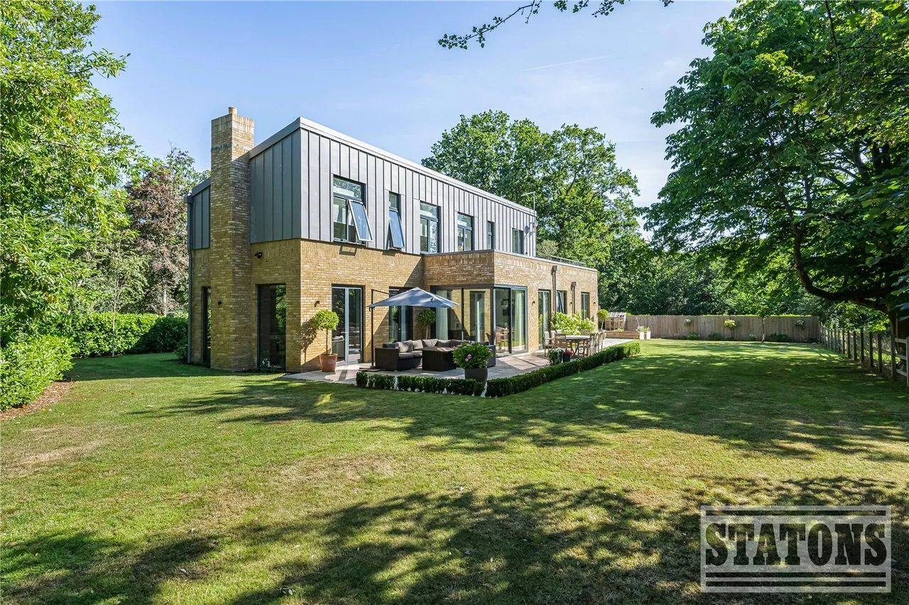 High Road, Essendon, Hatfield, Hertfordshire, AL9 6HP, photo 22