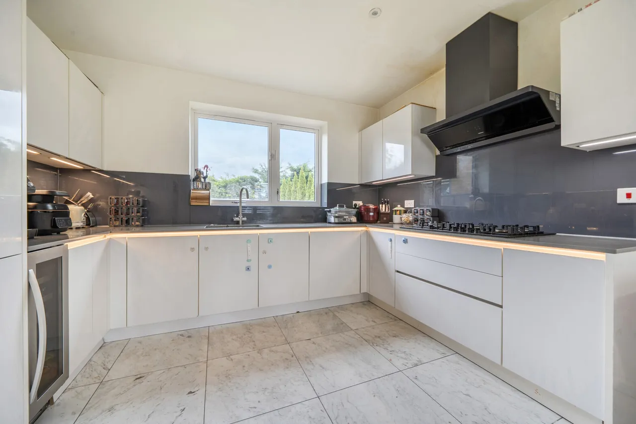 Well Grove, Whetstone, N20, photo 13
