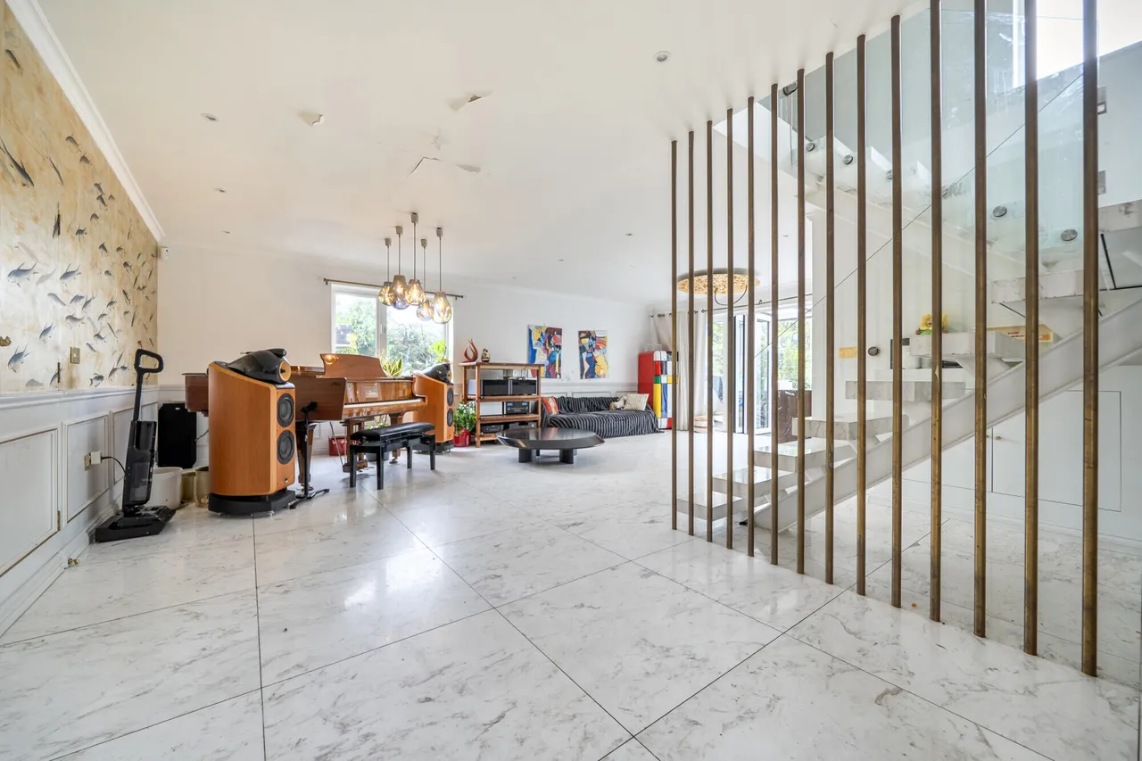Well Grove, Whetstone, N20, photo 11