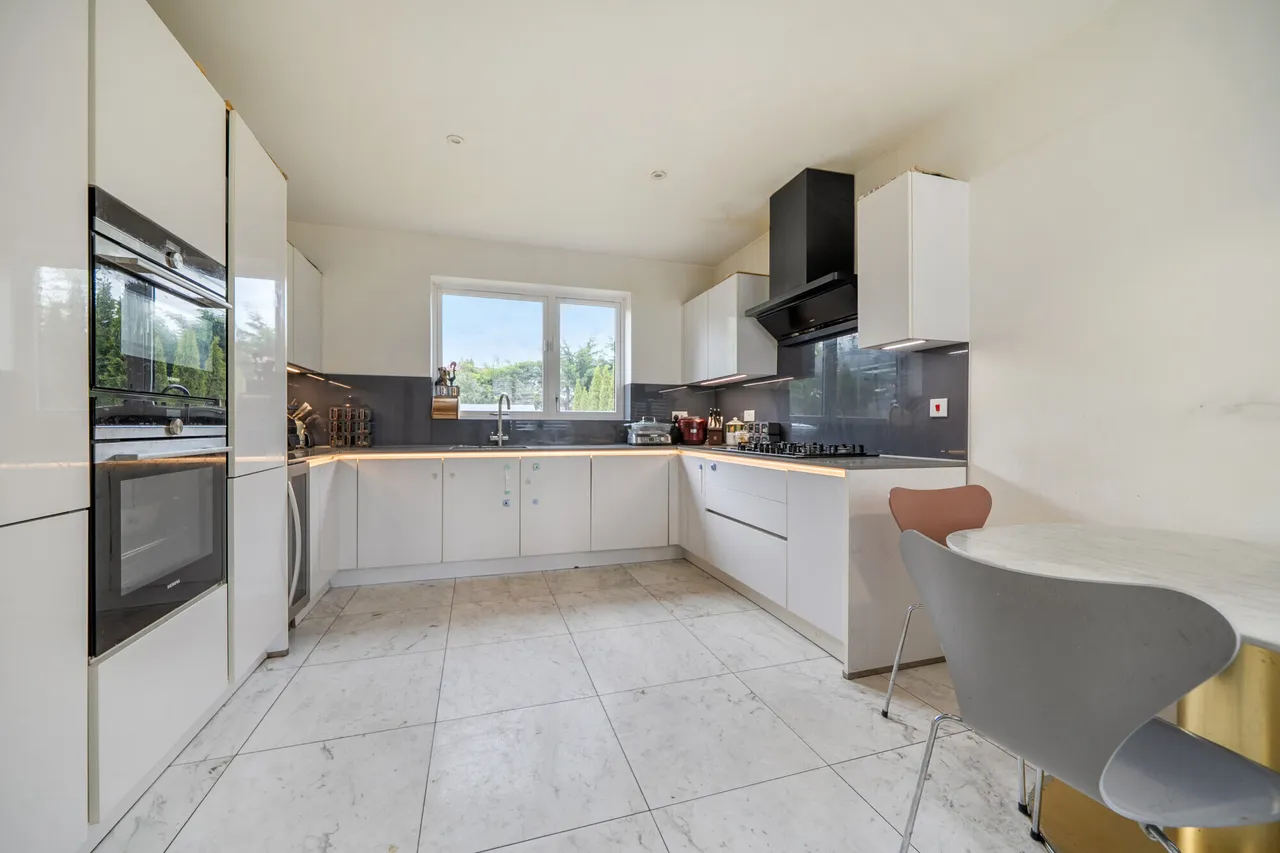Well Grove, Whetstone, N20, photo 3