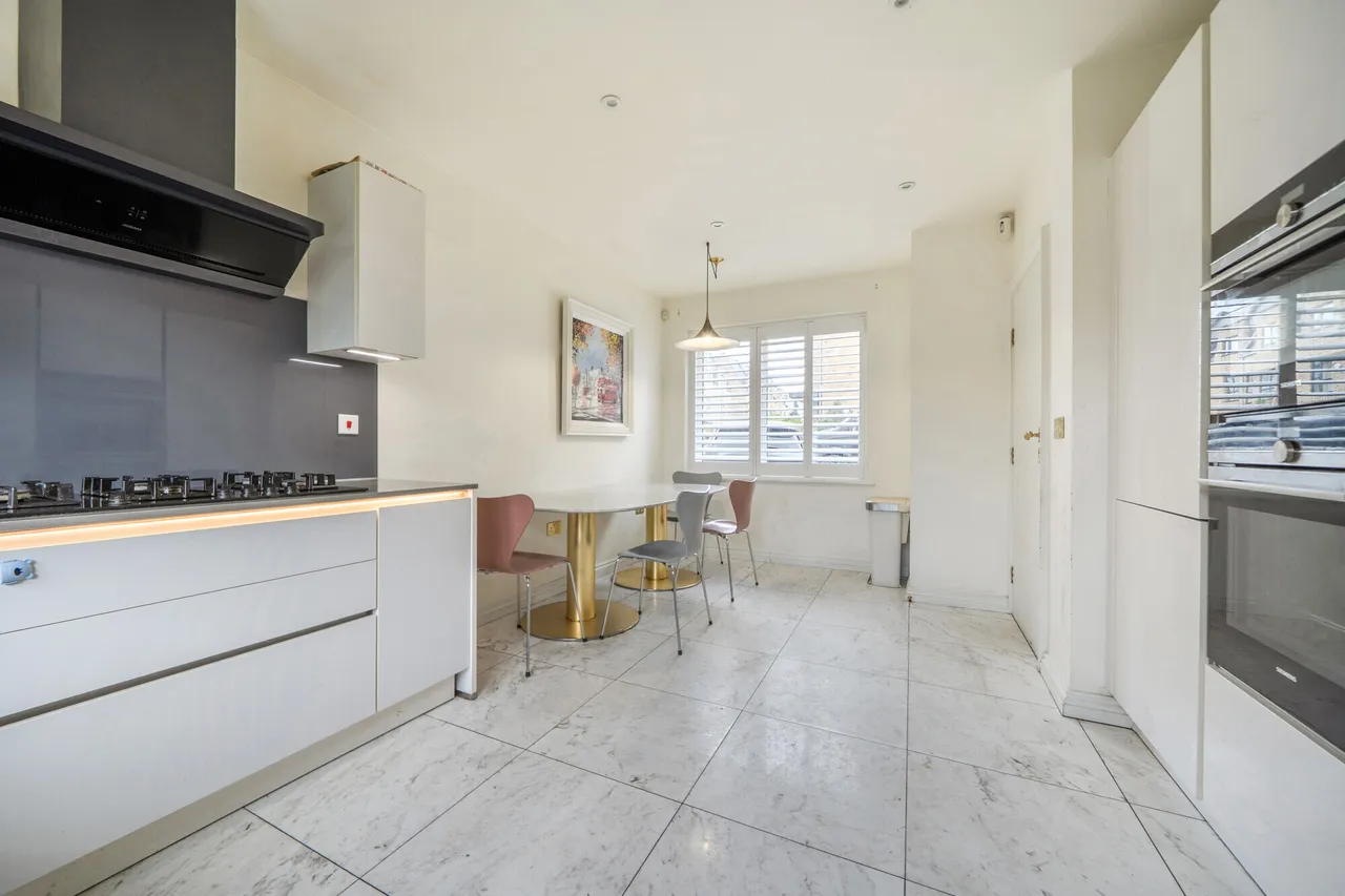 Well Grove, Whetstone, N20, photo 14