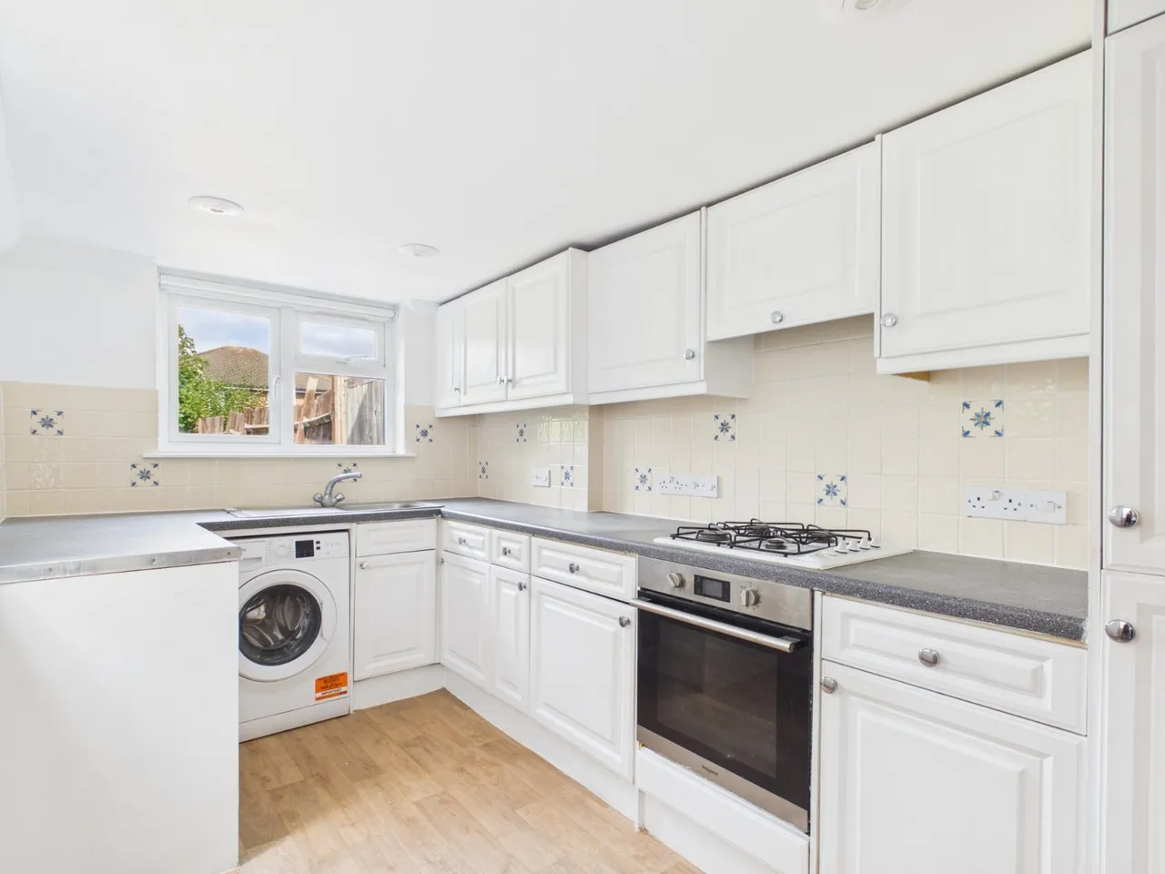 Chapel Park Road, Addlestone, KT15, photo 2