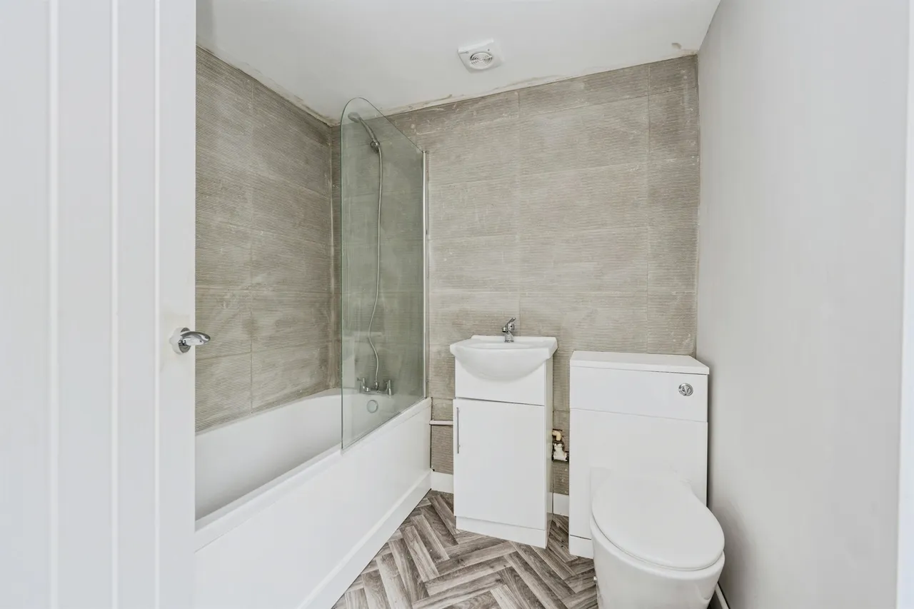 Gough Road, Swansea, SA9, photo 8