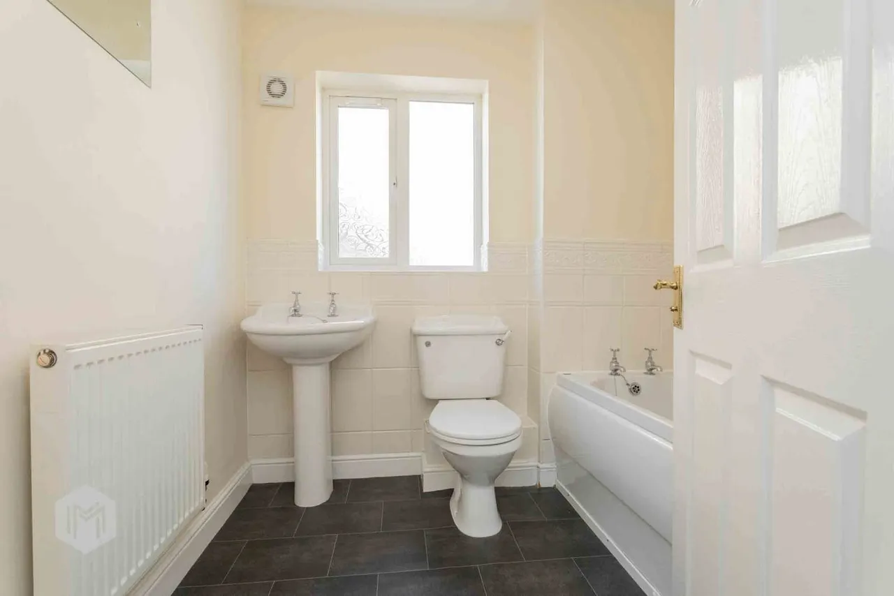 Lee Bank, Westhoughton, Bolton, BL5 3HQ, photo 11