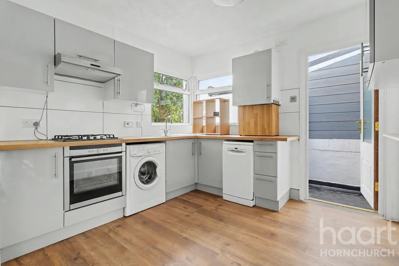 Wingletye Lane, Hornchurch, RM11, photo 2