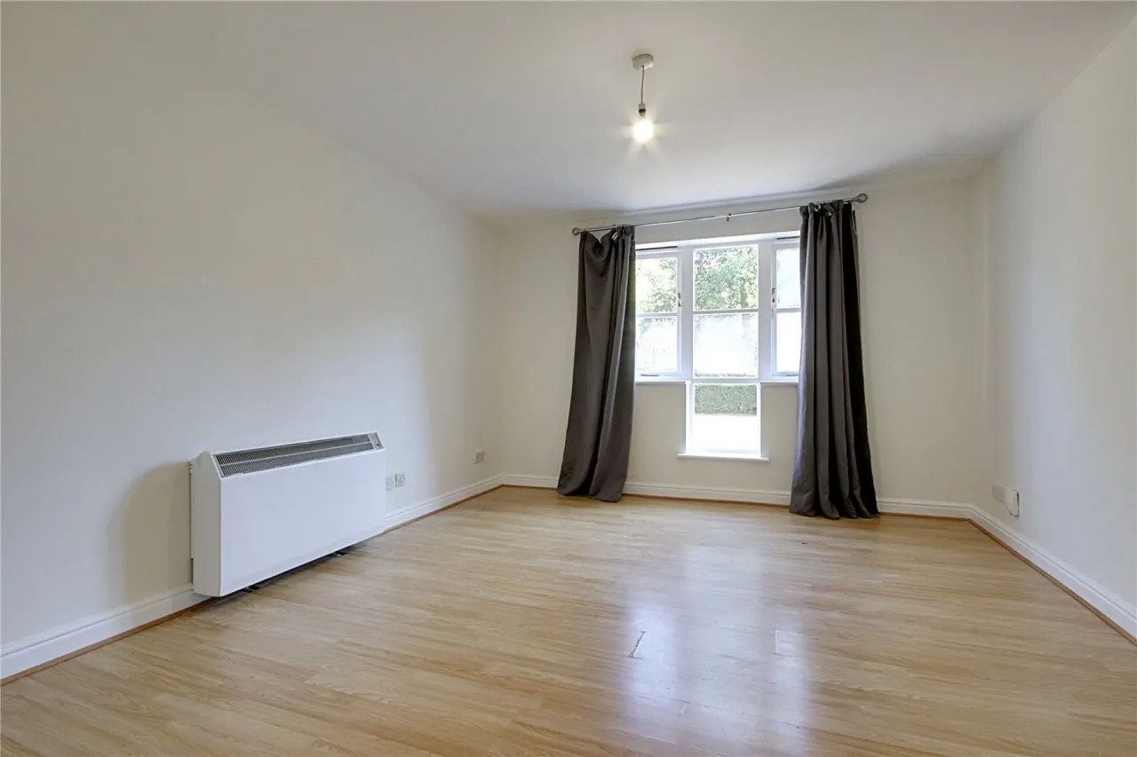 Sten Close, Enfield, EN3, photo 3