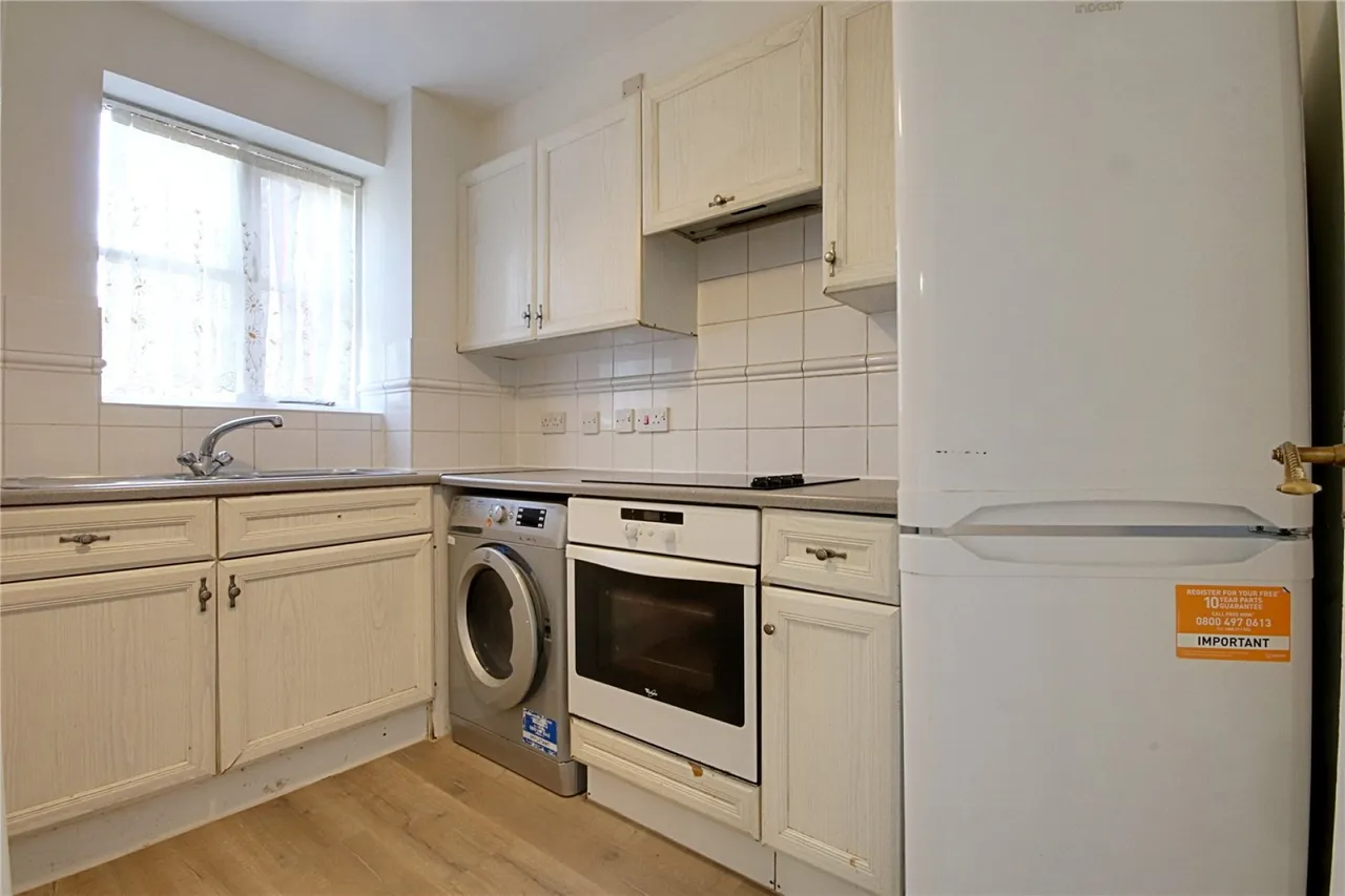 Sten Close, Enfield, EN3, photo 6