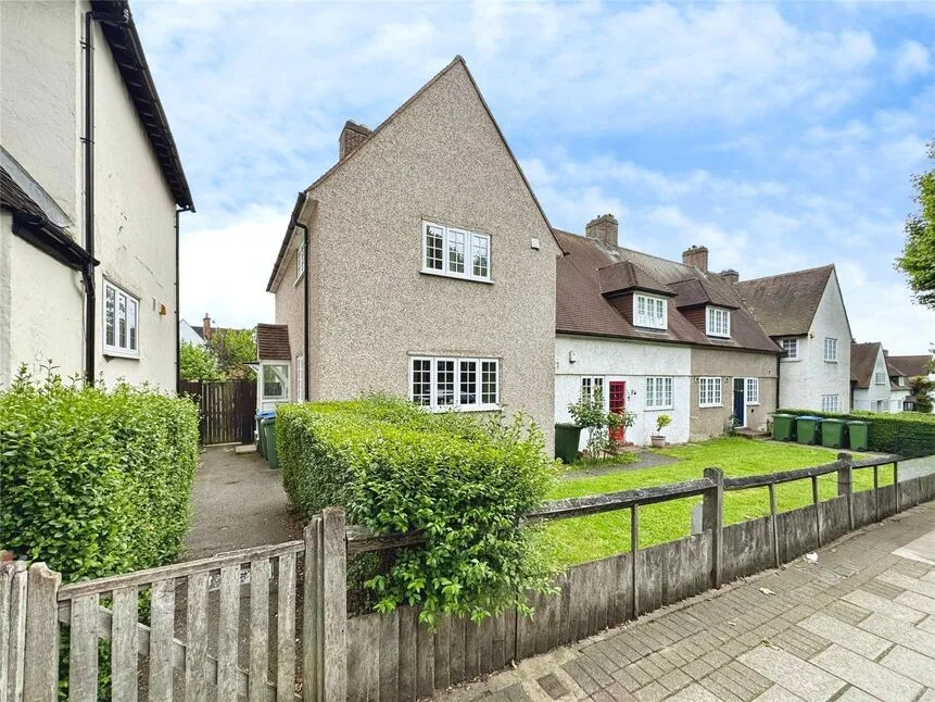3 bed house for sale — Well Hall Road, London, SE9