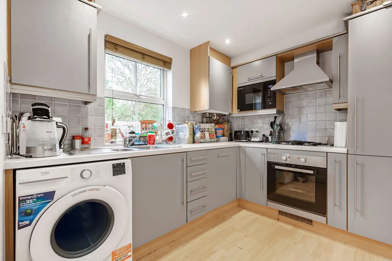Garratt Lane, Earlsfield, SW17, photo 3