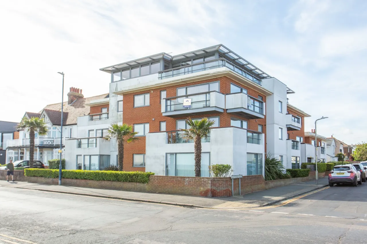 2 bed flat for sale, Graystone Road, Whitstable, CT5