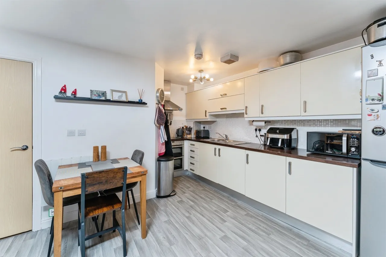 2 bed flat for sale — Wharf View, Chester