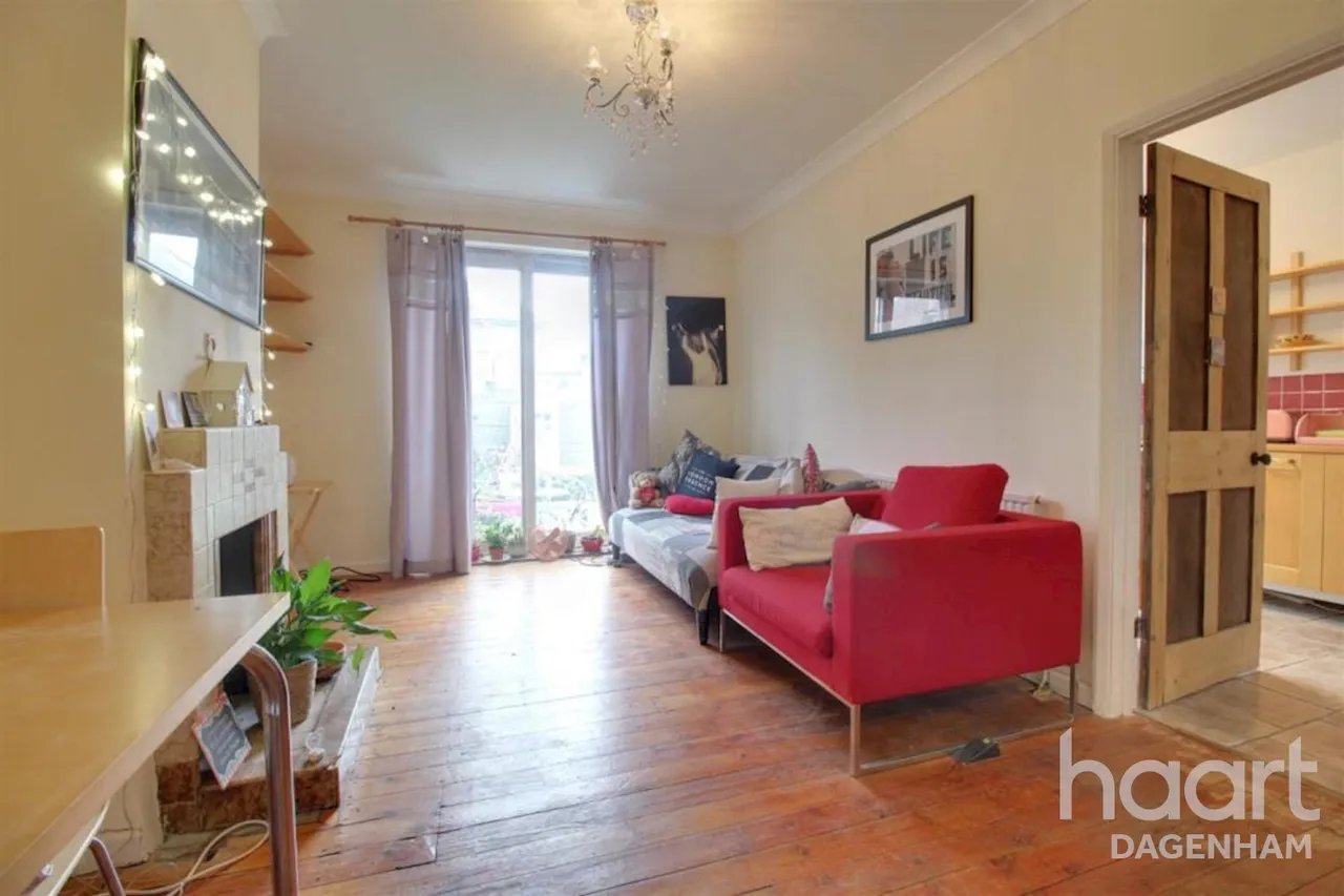 Bennetts Castle Lane, Dagenham, RM8, photo 2