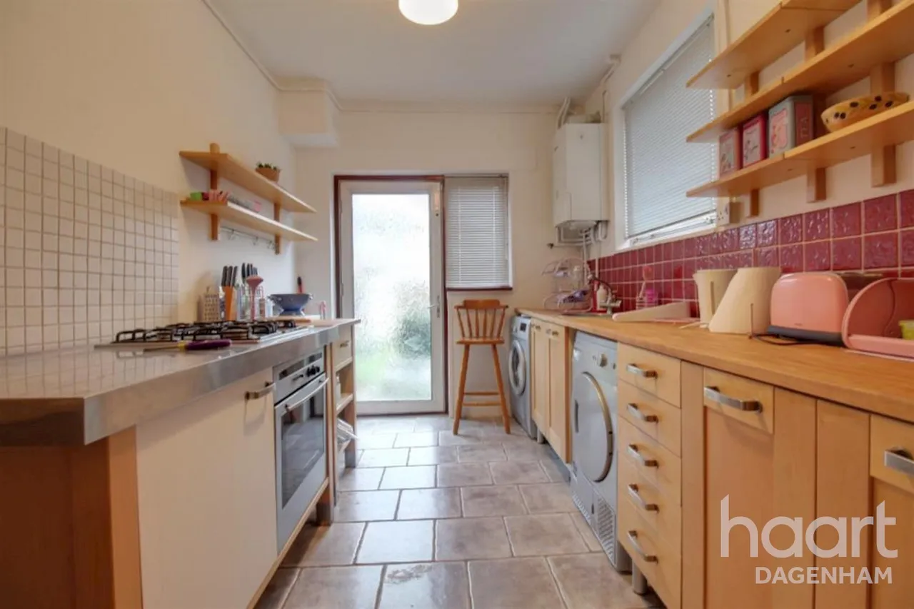 Bennetts Castle Lane, Dagenham, RM8, photo 5