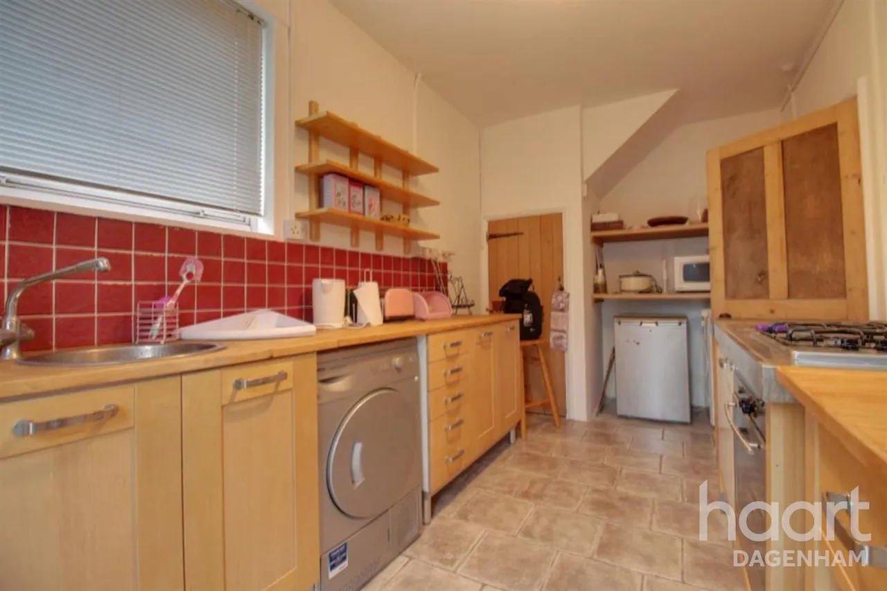 Bennetts Castle Lane, Dagenham, RM8, photo 6