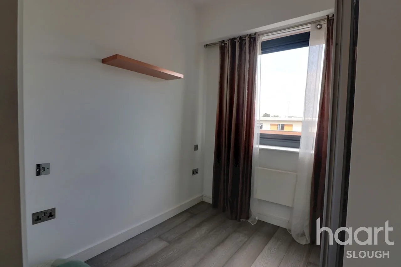 Bath Road, Slough, SL1, photo 9