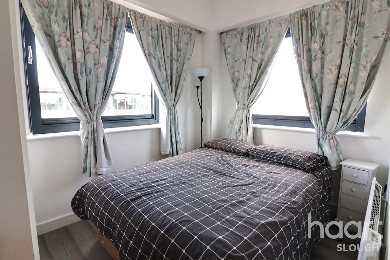 Bath Road, Slough, SL1, photo 8