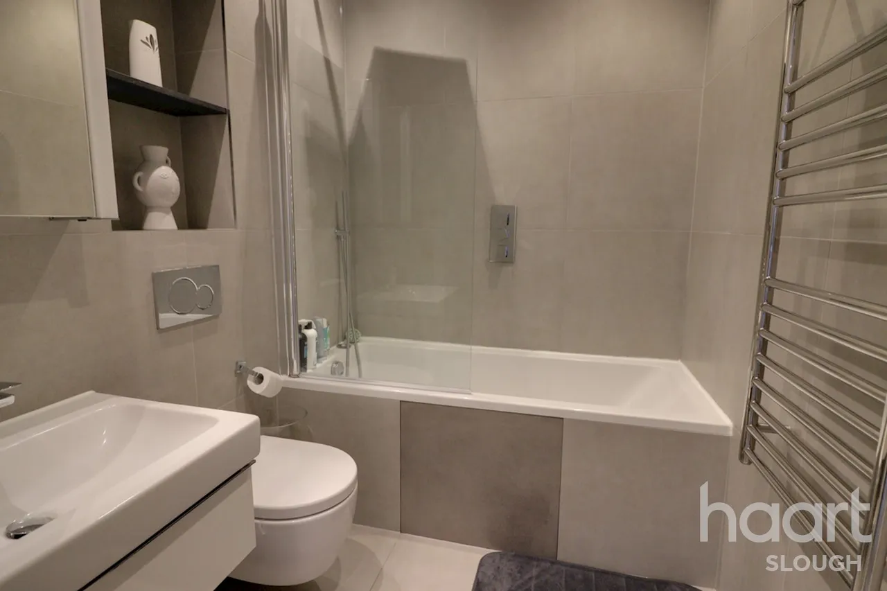 Bath Road, Slough, SL1, photo 7