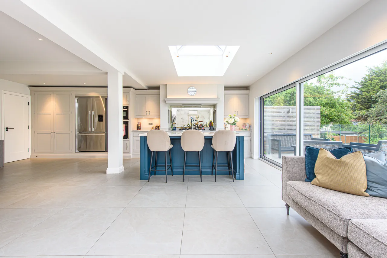 14 Sandringham Gardens, London, photo 11