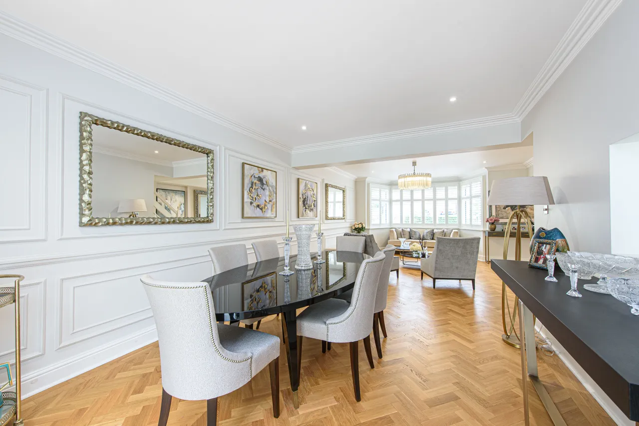 14 Sandringham Gardens, London, photo 6