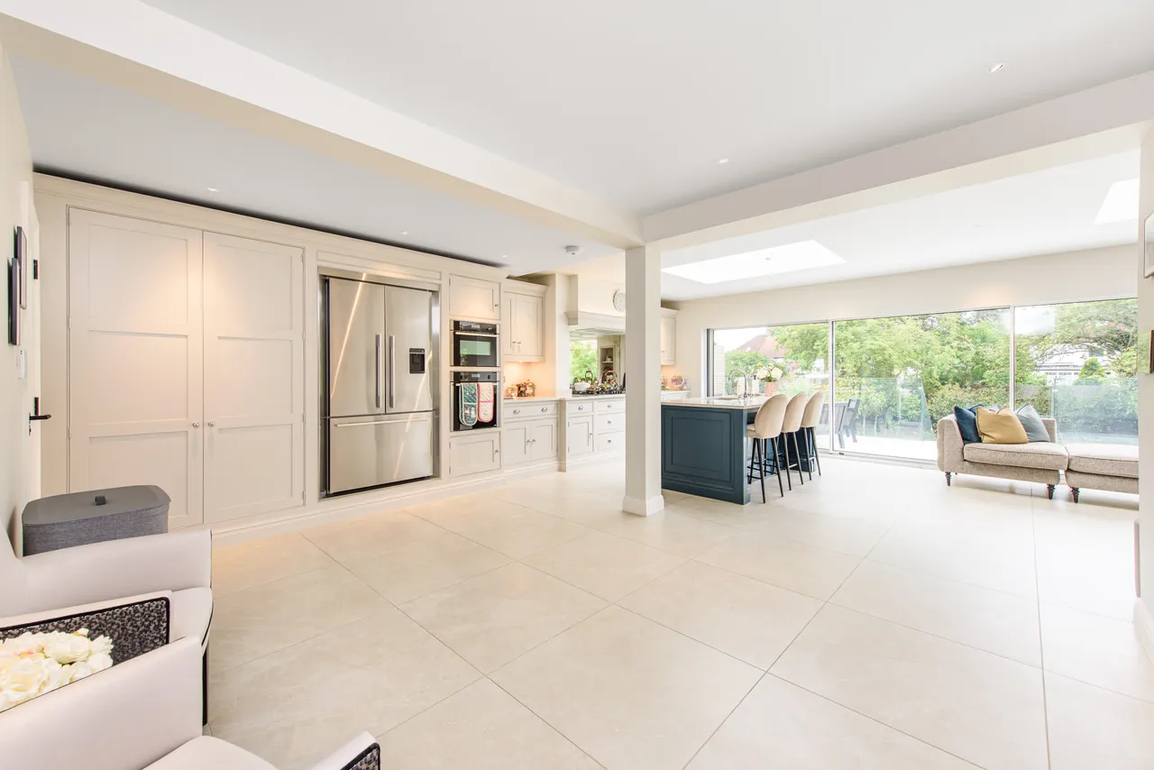 14 Sandringham Gardens, London, photo 7