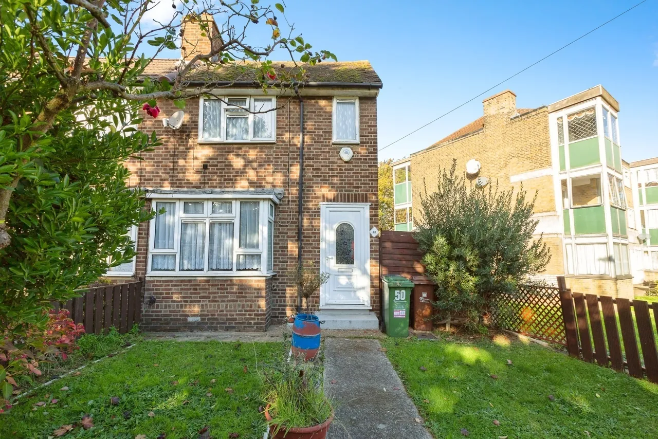 1 bed house for sale — Whiting Avenue, Barking, IG11