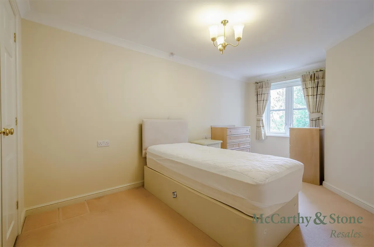 Buckingham Road, Brackley, NN13, photo 8