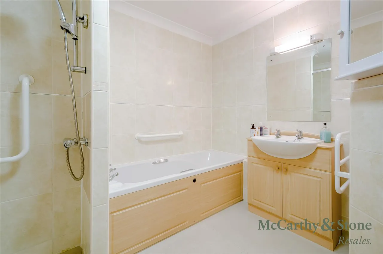 Buckingham Road, Brackley, NN13, photo 12