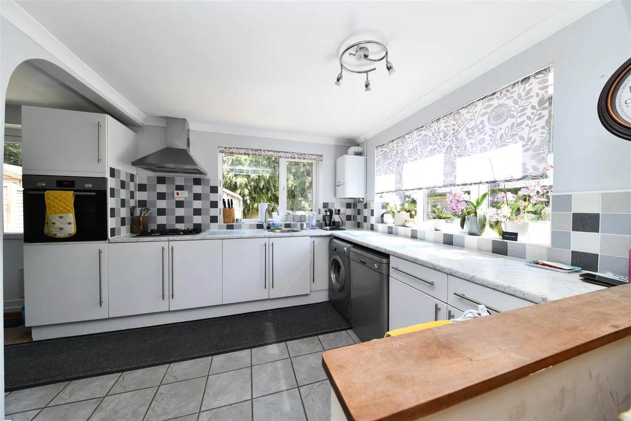Broadwater Crescent, Stevenage, Herts, SG2 8EX, photo 15