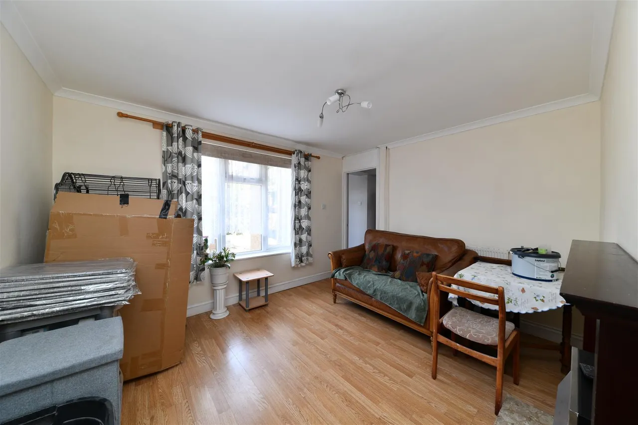 Broadwater Crescent, Stevenage, Herts, SG2 8EX, photo 13