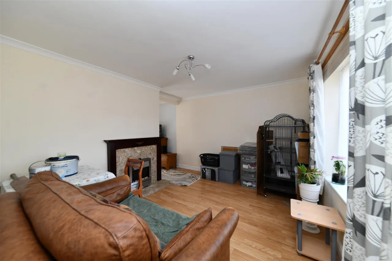 Broadwater Crescent, Stevenage, Herts, SG2 8EX, photo 3