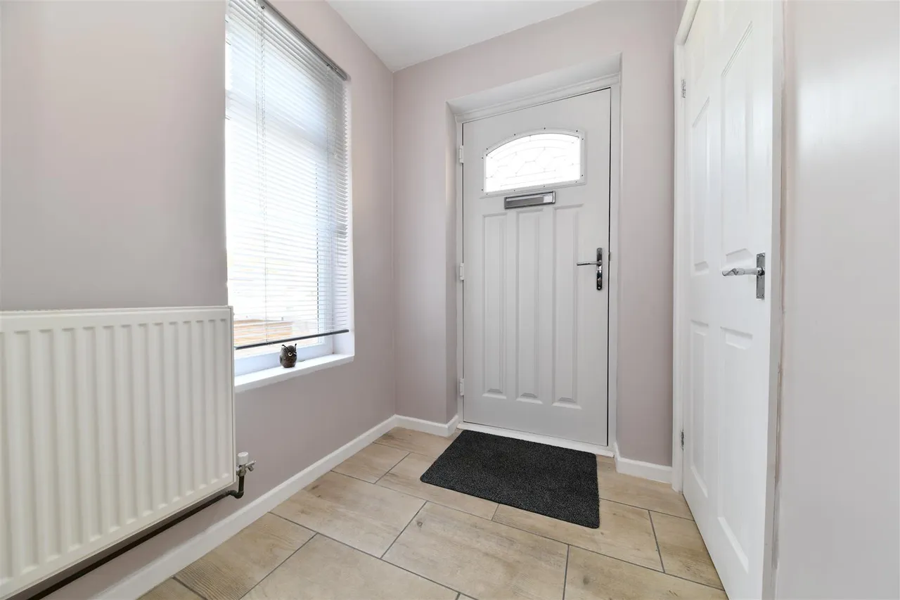 Broadwater Crescent, Stevenage, Herts, SG2 8EX, photo 11