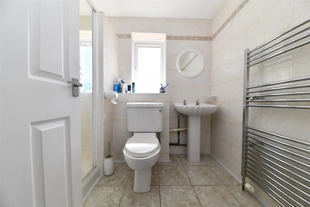 Broadwater Crescent, Stevenage, Herts, SG2 8EX, photo 18