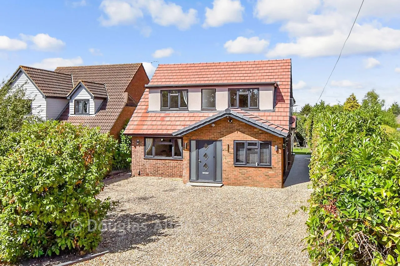 4 bed house for sale, Wick Beech Avenue, Wickford, SS11