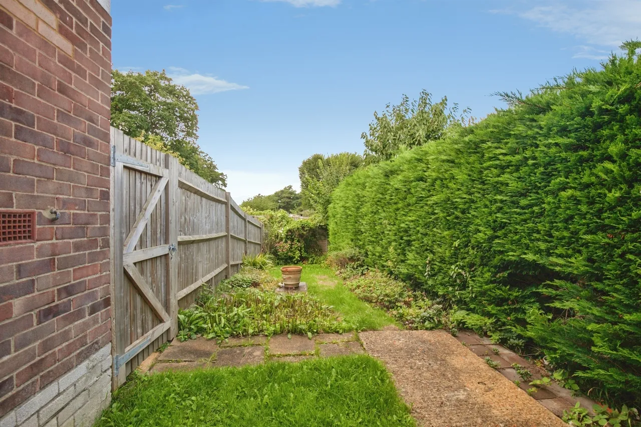 Appledore Gardens, Lindfield, Haywards Heath, photo 2