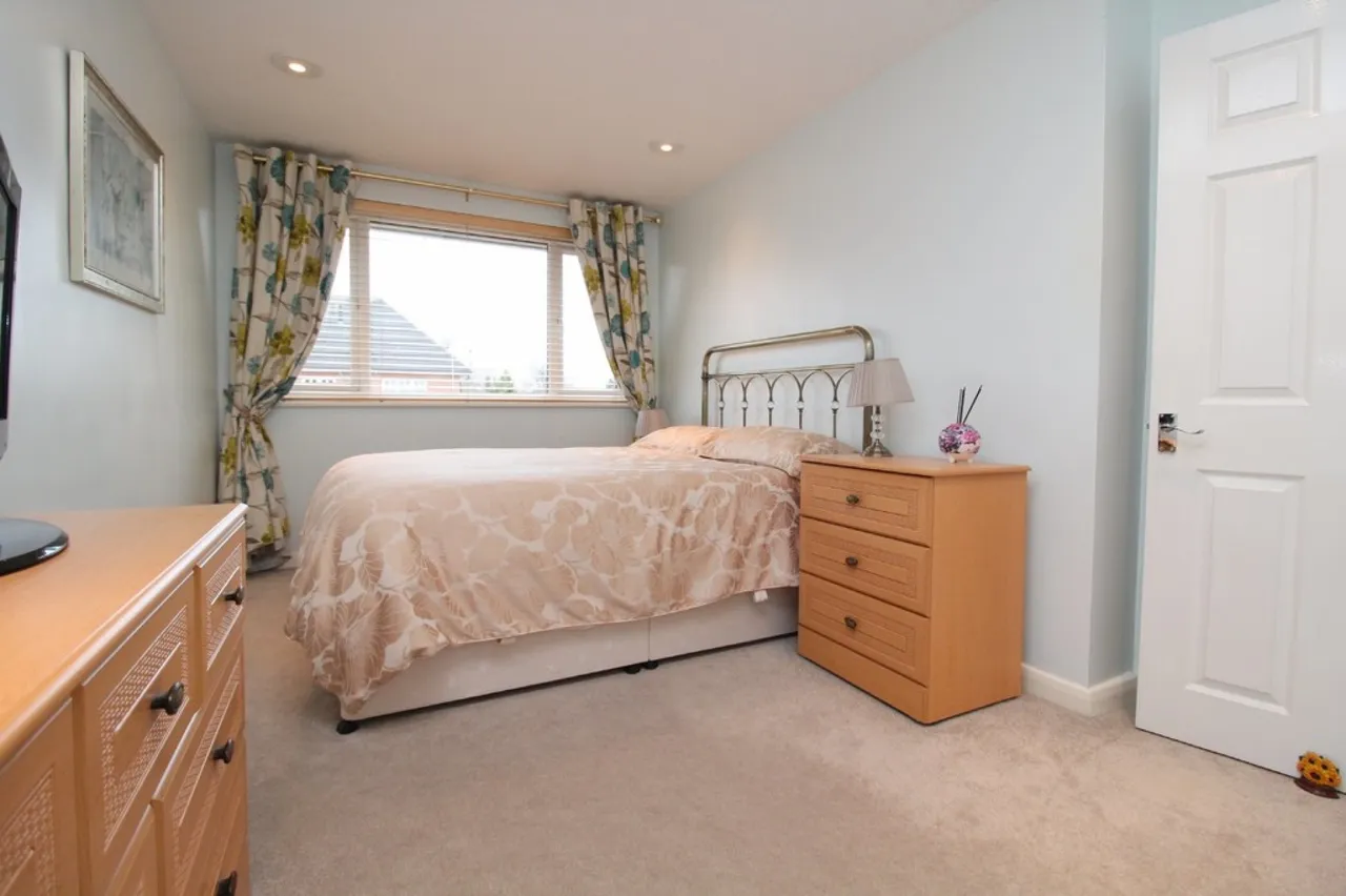 Tanglyn Avenue, Shepperton, photo 7