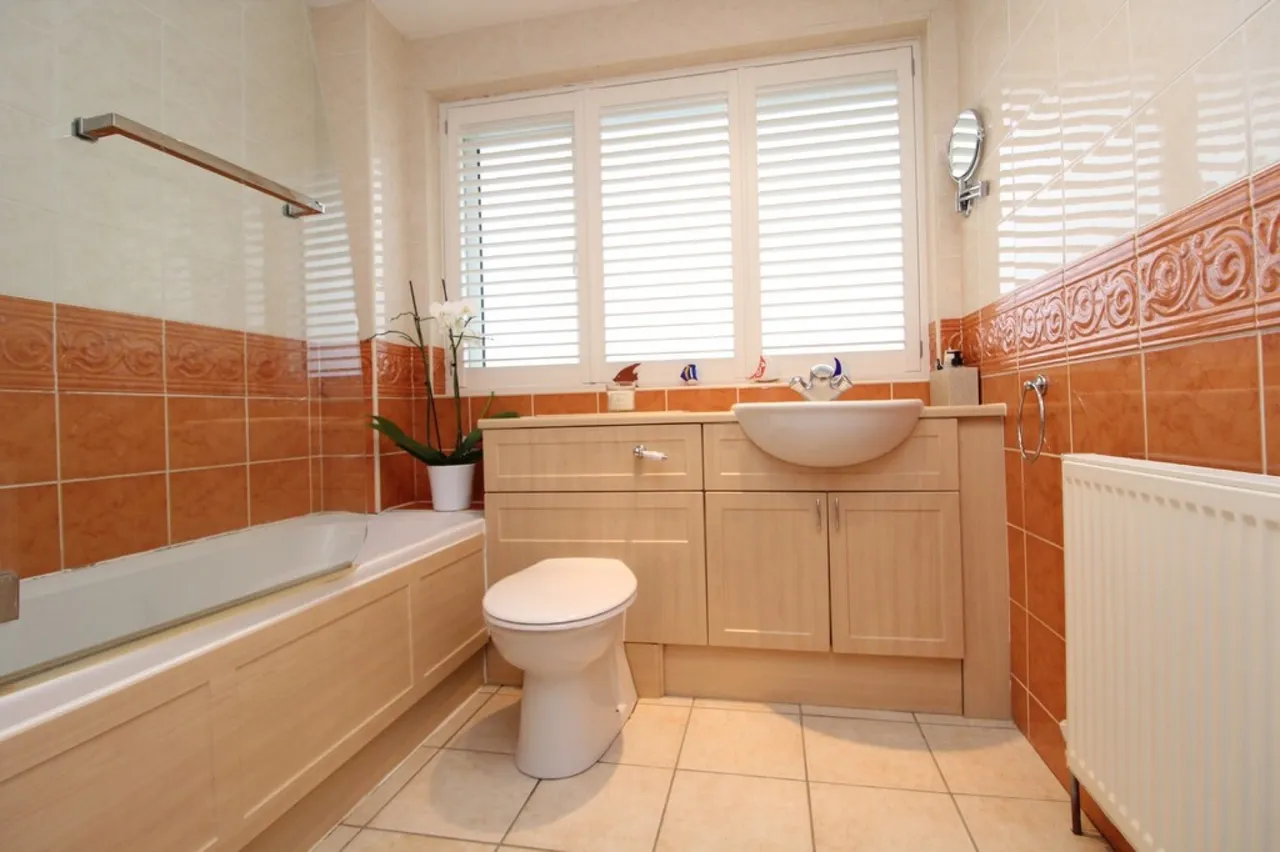 Tanglyn Avenue, Shepperton, photo 6