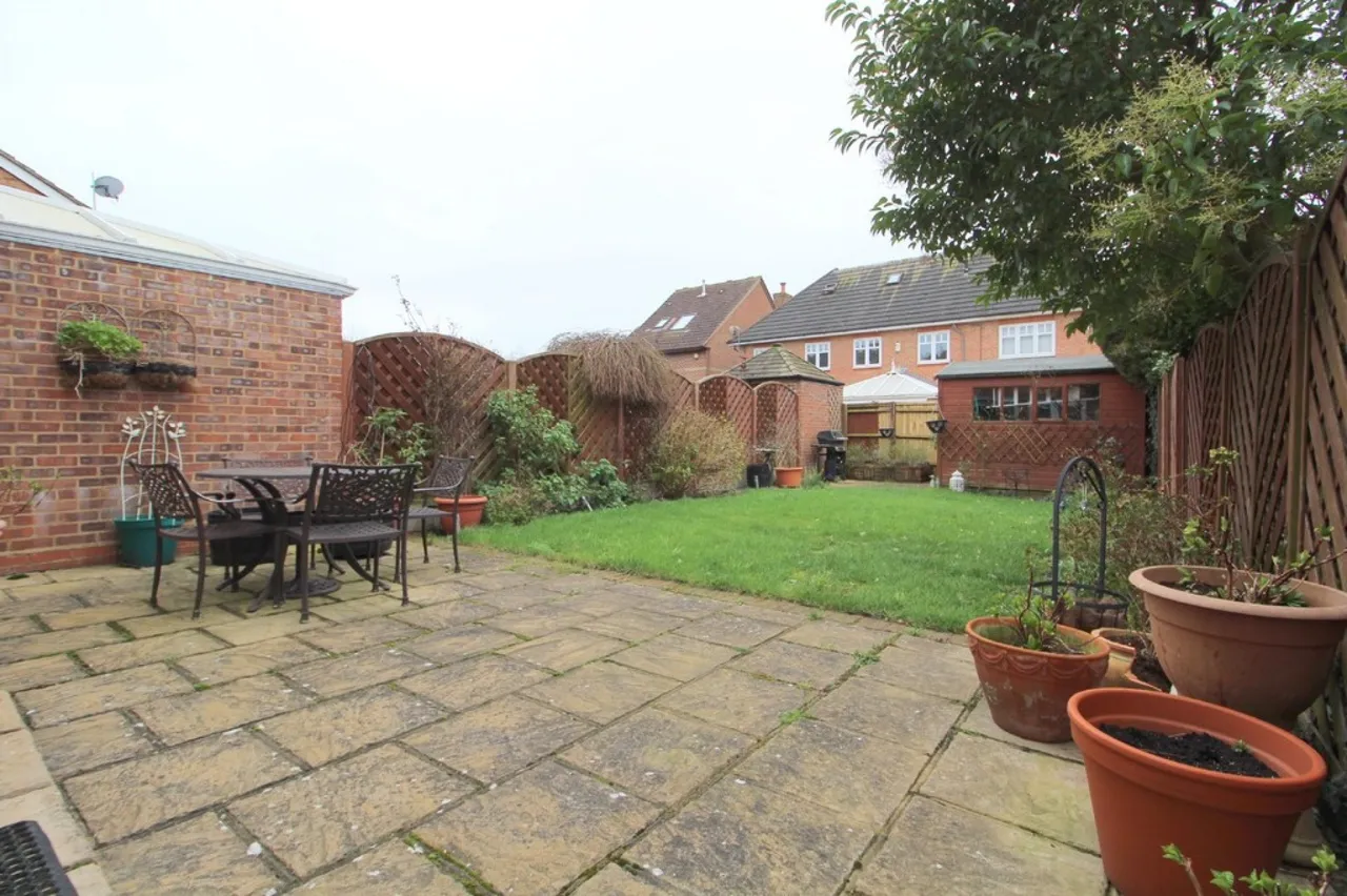 Tanglyn Avenue, Shepperton, photo 11