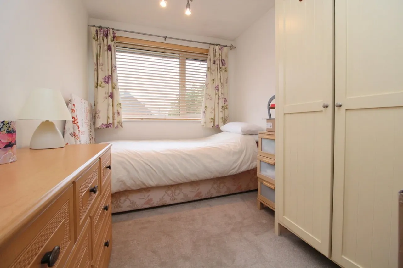 Tanglyn Avenue, Shepperton, photo 8