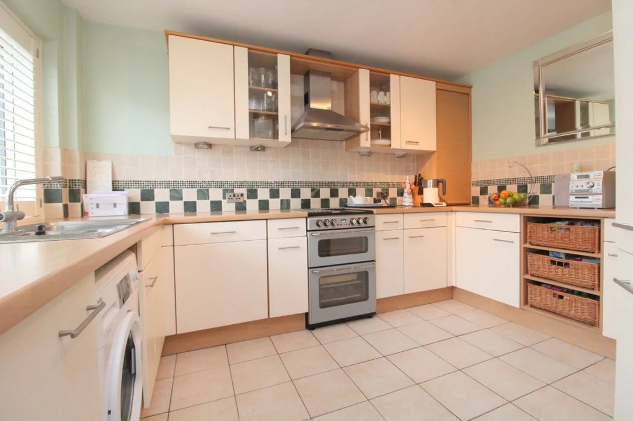 Tanglyn Avenue, Shepperton, photo 3