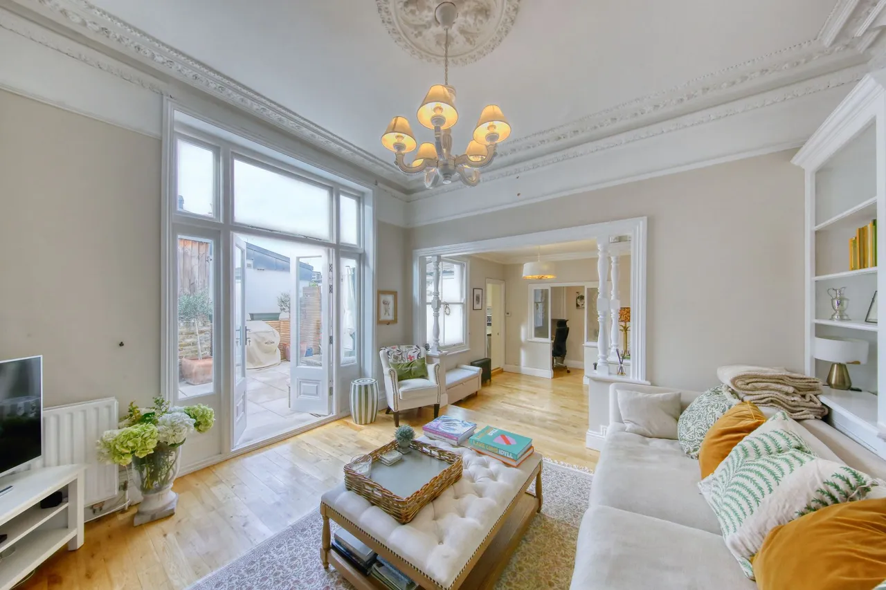2 bed flat for sale, Ebner Street, London, SW18