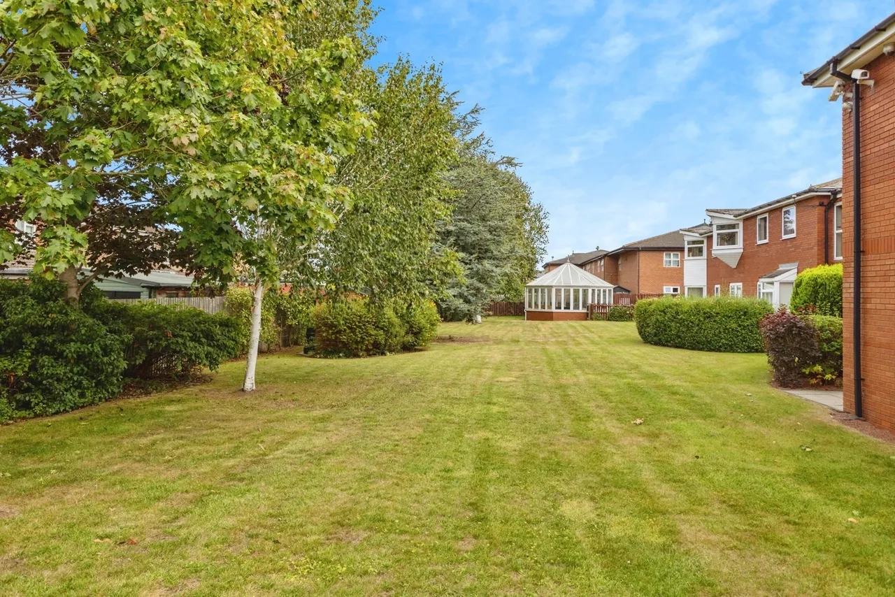 Wycliffe Court, Yarm, Durham, TS15, photo 2