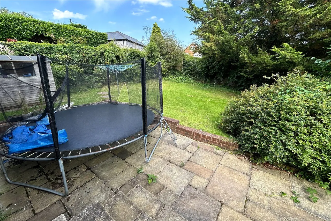 Beck Gardens, Farnham, Surrey, GU9 0SE, photo 8
