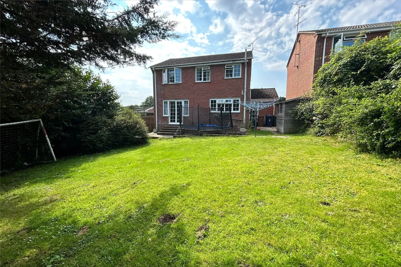 Beck Gardens, Farnham, Surrey, GU9 0SE, photo 7